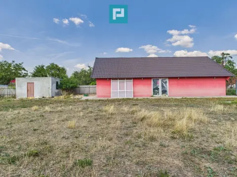 Casă/spațiu comercial pe DN79 în Zimandu Nou
