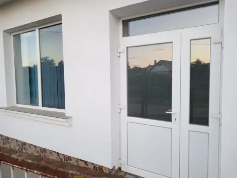 Ofer spre închiriere spațiu comercial