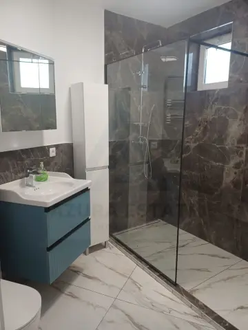 Apartament 2 camere 62 mp utili cu balcon si parcare in zona Turnisor