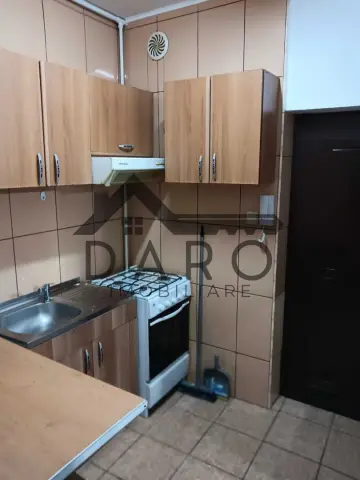 Garsonieră de închiriat, Târgu Mureș, str. 22 decembrie, în apropiere de UMF