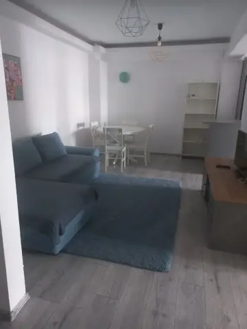 Apartament 3 camere de inchiriat