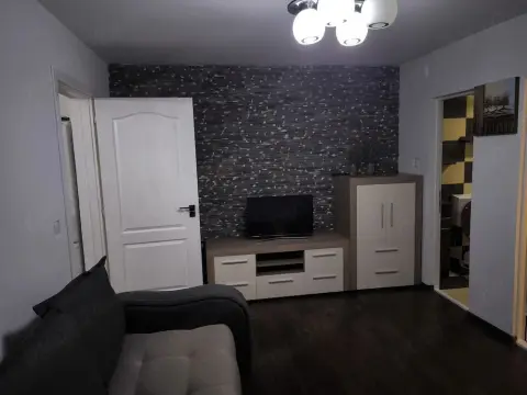 Apartament 3 camere de inchiriat