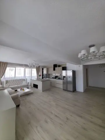 ✨ Penthouse exclusivist – 3 camere mobilat – gata de mutat – 160.000 € ✨