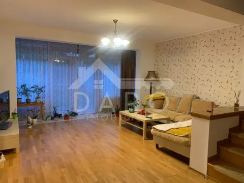 Se inchiriaza casa 3 dormitoare, living, dining, garaj Str Muntenia