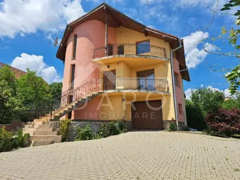 Casă de vânzare, teren 1040 mp