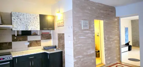 Apartament cu 2 camere la casa, 70 mp - zona centrala