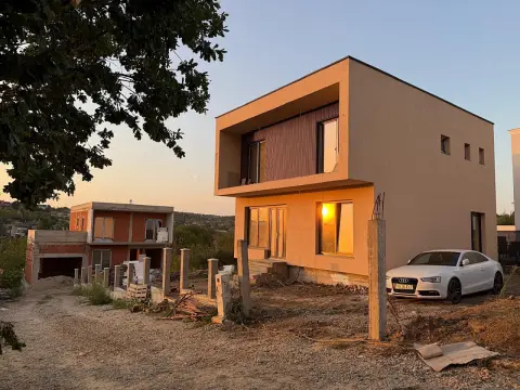 Casa la cheie | Central 7 minute | Dealuri