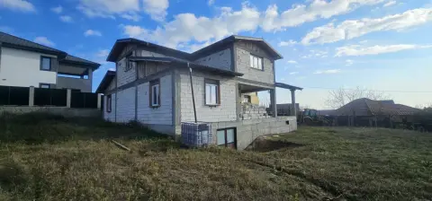 Casa la rosu Bariera Traian, teren 896 mp, COMISION 0%