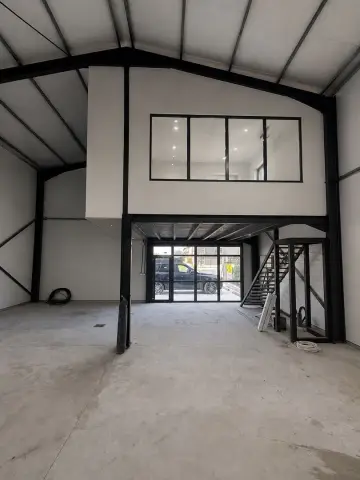 Inchiriez hala noua in zona Afumati deschidere la DN2