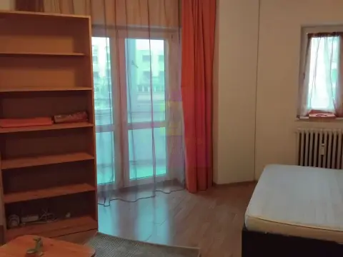 Garsoniera Piata Alba Iulia.
