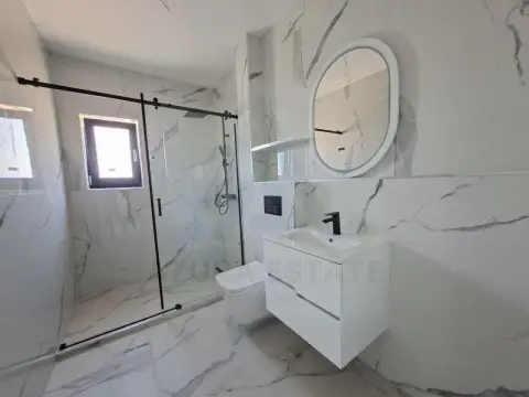 Apartament premium la cheie 3 camere balcon 7 mp si boxa pe Dna Stanca