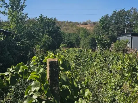 Teren 1800 mp + casa batraneasca - Fartanesti, jud. Galati