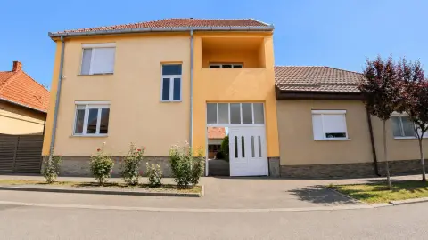 Casă cu 3 dormitoare și teren de 539 mp, Satu Mare str St, O Iosif