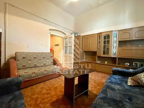 Apartament decomandat, 2 camere curte comuna - Zona Piata Sarbeasca