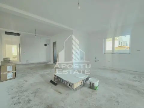Jumatate de duplex pe parter cu 3 camere si 2 bai, Sag