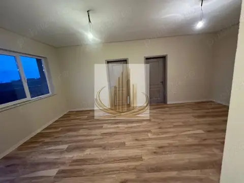 Vânzare jumătate de duplex în Ghiroda