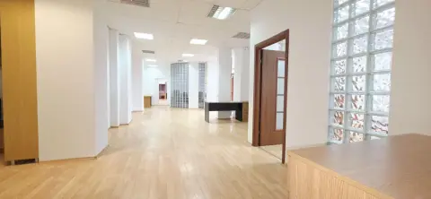 Spatiu comercial/birouri 300 mp - pozitie excelenta sector 1!