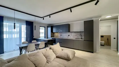 Apartament cu 2 camere, zona Str Eroilor