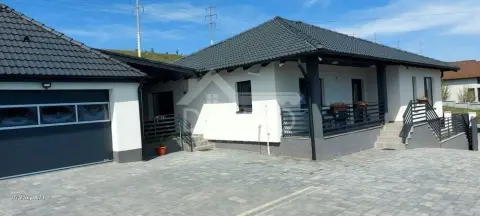 Casă de vânzare