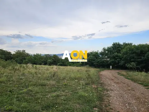 Teren construibil, 1000 mp, zona Schit, cu utilitati si panorama