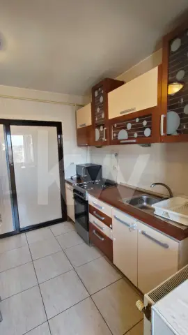 Apartament cu 3 camere de închiriat – Vasile Aaron, mobilat, bloc cu lift