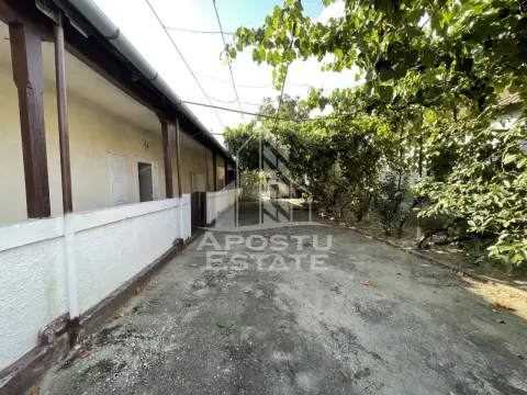 Casa de vanzare 126 mp utili si teren 1554 mp, Sacalaz.