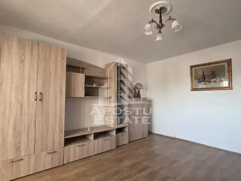 Apartament cu 4 camere de inchiriat in zona Dambovita