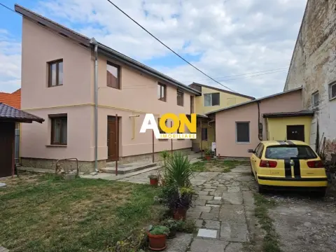 Casa 8 camere, cu 2 corpuri de cladire, 387 mp teren, zona Centru