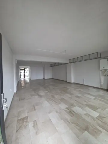 Spațiu comercial-Dna Stanca- VITRINA LA STRADA PRINCIPALA