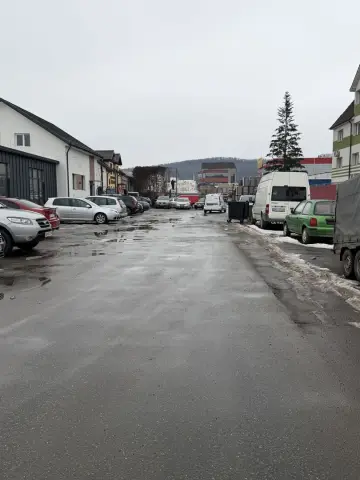 Hala , zona Selgros , Bistrita !