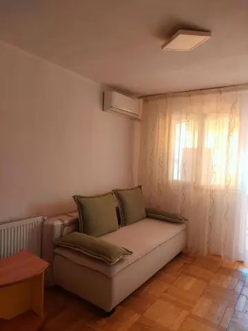 De inchiriatapartament o cameră Tiglina1, etaj 3, 300 euro
