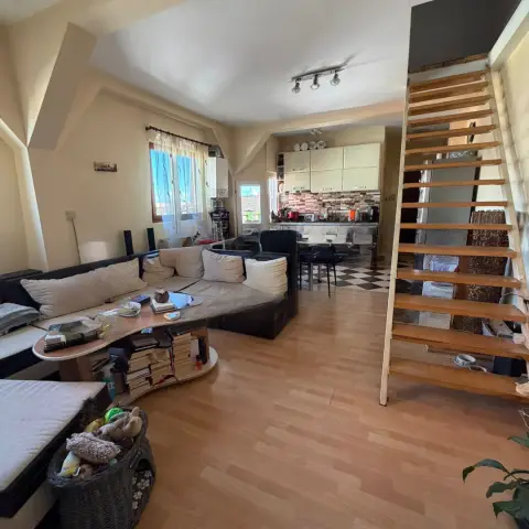 Mansardă modernă de vânzare – 3 camere, 60 mp, gata de mutat!