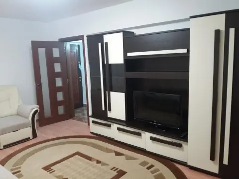 Apartament 2 camere, decomandat, Bdul Republicii, etajul 7/9