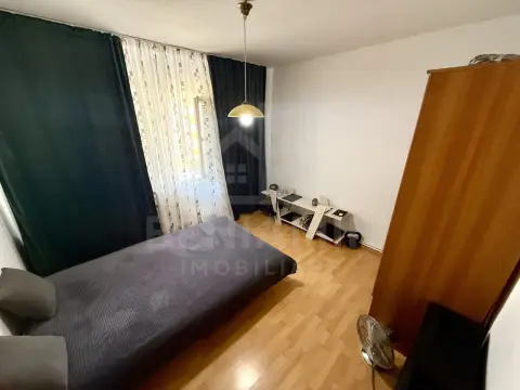 3 decomandate - etaj 3 - 72mp -2bai- centrala-apa separata- Craiovita