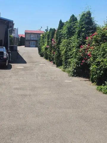 De închiriat spatiù comercial