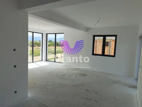 Casa 4 Camere 130mpu, 310 - Cristian