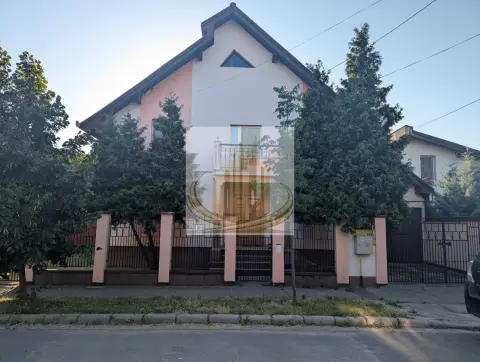 Vilă pentru Activități Comercia –5 Camere, Curte500 MP – Zona Aradului