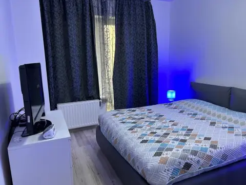 Vand apartament 3 camere Intre Lacuri