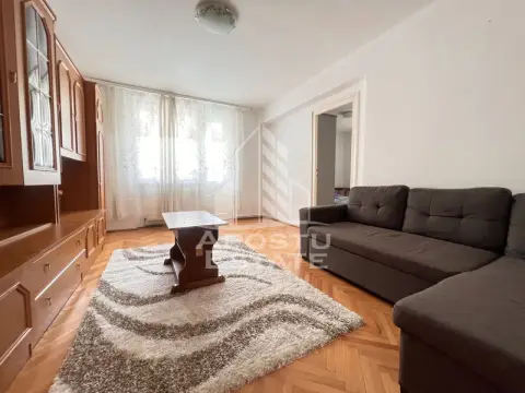 Apartament cu 2 camere, etajul 1, balcon, loc de parcare, zona central