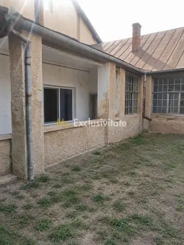 Casă de vânzare cu teren generos în Valea lui Mihai