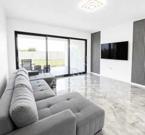 Casa noua individuala de vanzare, 5 camere si 3 bai, Sacalaz
