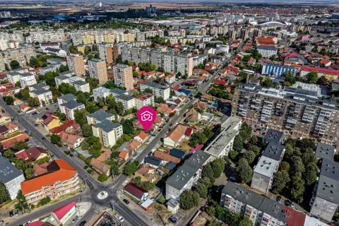 Casă în Vlaicu, 2 corpuri separate de clădire , Arad