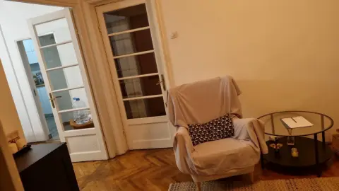 BRASADAS vinde ap 3 cam etaj 1/3 in zona Unirii.