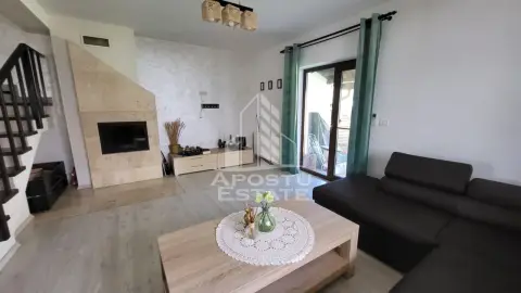 Duplex despartit prin zid dublu,4 camere,2 bai,Dumbravita Kaufland
