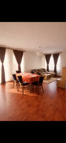 P.F. închiriez apartament 2 camere, etaj 1/4, parcare inclusă – Florești, Str. Florilor