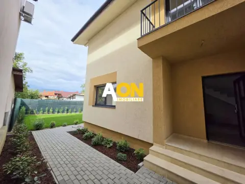 1/2 Duplex finisat la cheie, 4 camere, 317 mp teren, zona Centru