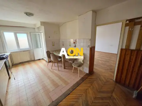 Apartament 2 camere, etaj 1, decomandat, 57 mp utili, 2 balcoane, boxa