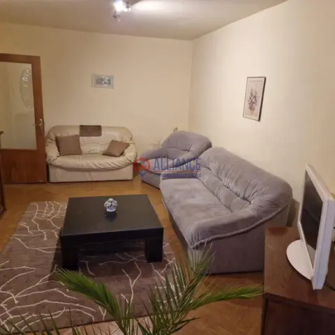Inchiriez apartament 3 camere decomandat