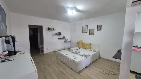 Garsoniera-semidecomandata-etaj 8-finisaje-moderne-mobilata-utilata