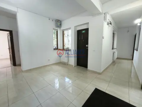 CENTRU - Casa casatoriilor, parter de vila pentru birouri!
